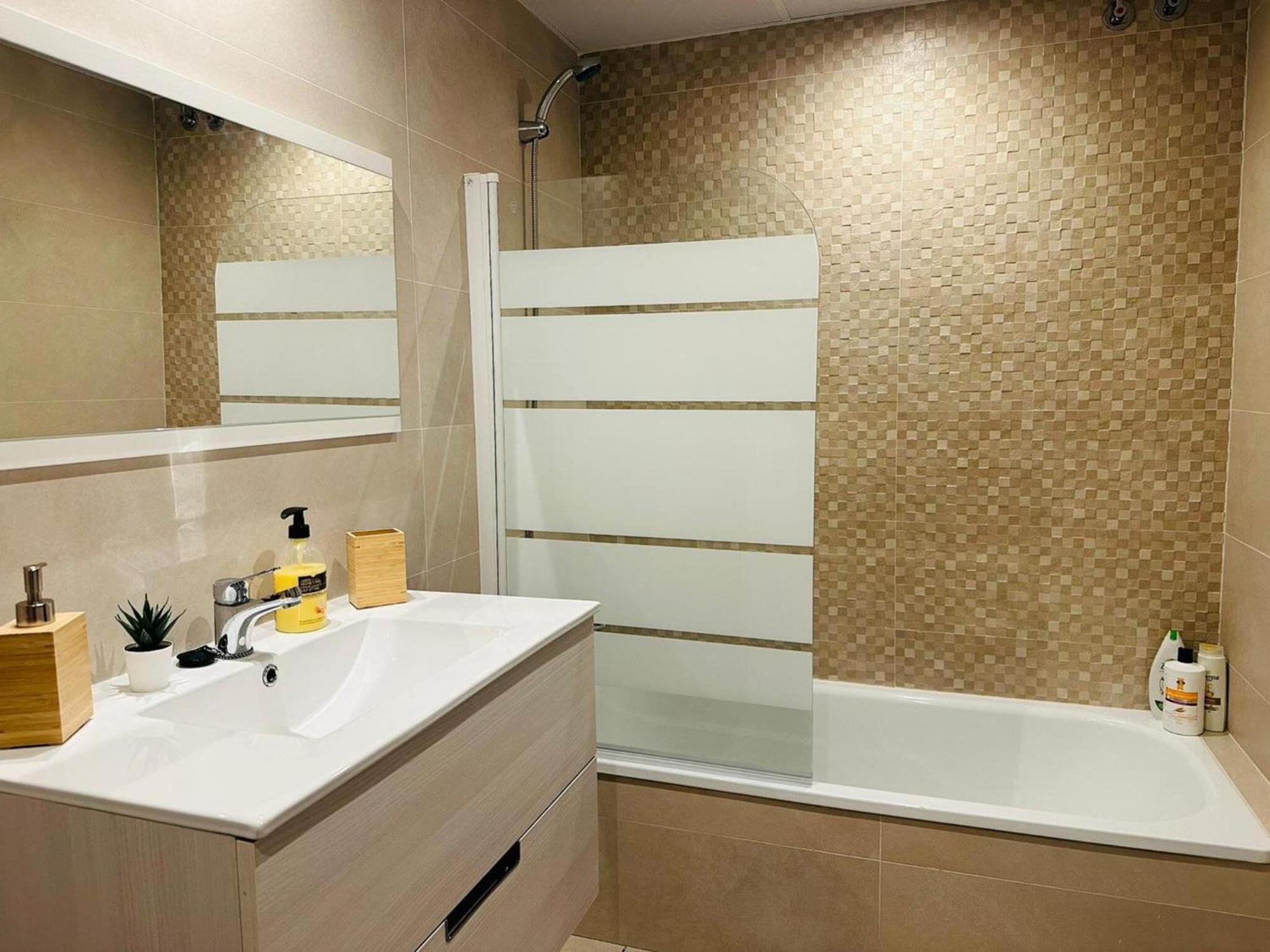 Elegant 2br Apt In Residential Area / Rooftop Pool Apartamento Marbella